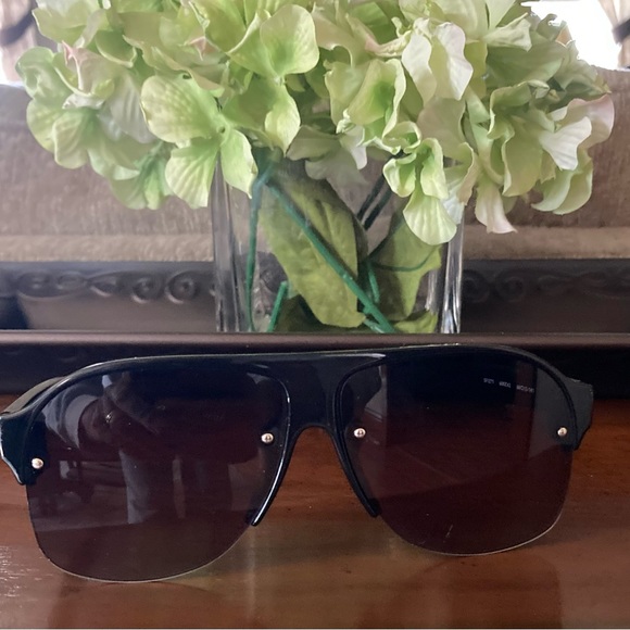 Fila Other - NWOT Fila Explorer style sunglasses